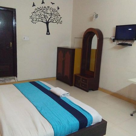 Hotel Samridhi Palace Juhi Bari Buitenkant foto