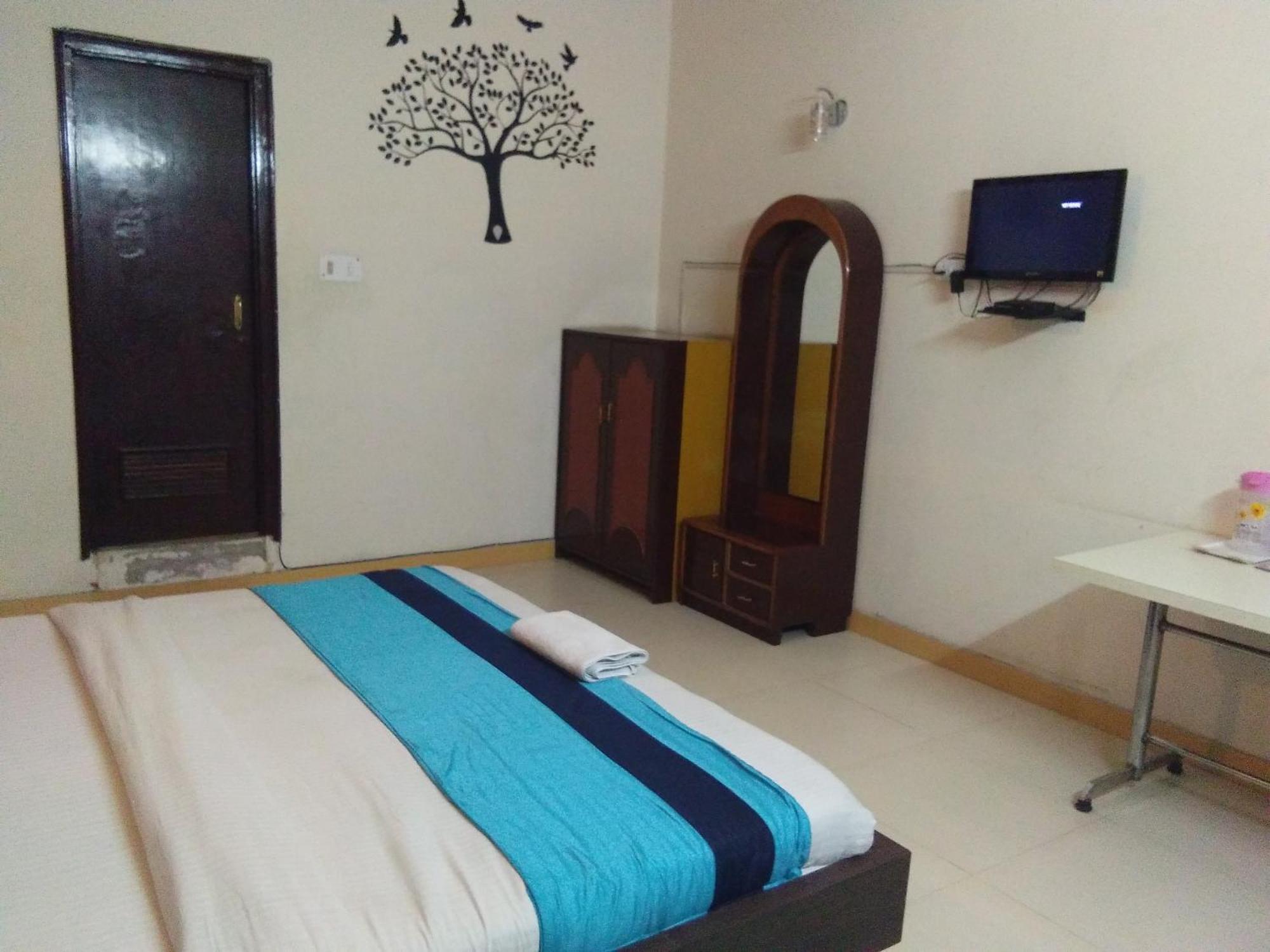 Hotel Samridhi Palace Juhi Bari Buitenkant foto